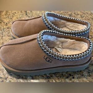 Women’s UGG Tasman ii Clog Slipper size 9 Chestnut